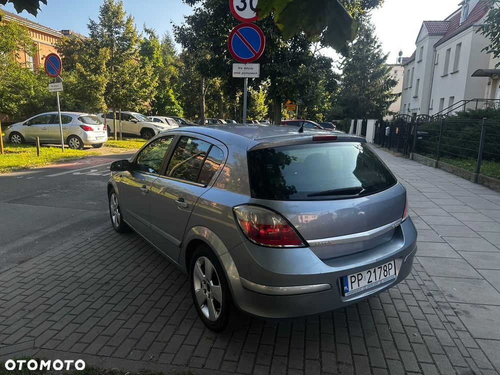 Opel Astra 1.9 CDTI Sport - 4