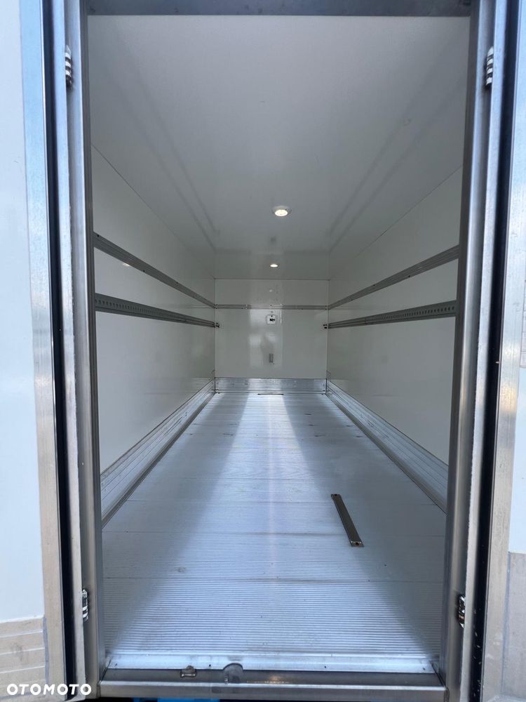 Volkswagen CRAFTER 2,0 TDI KONTENER / IZOTERMA - 29