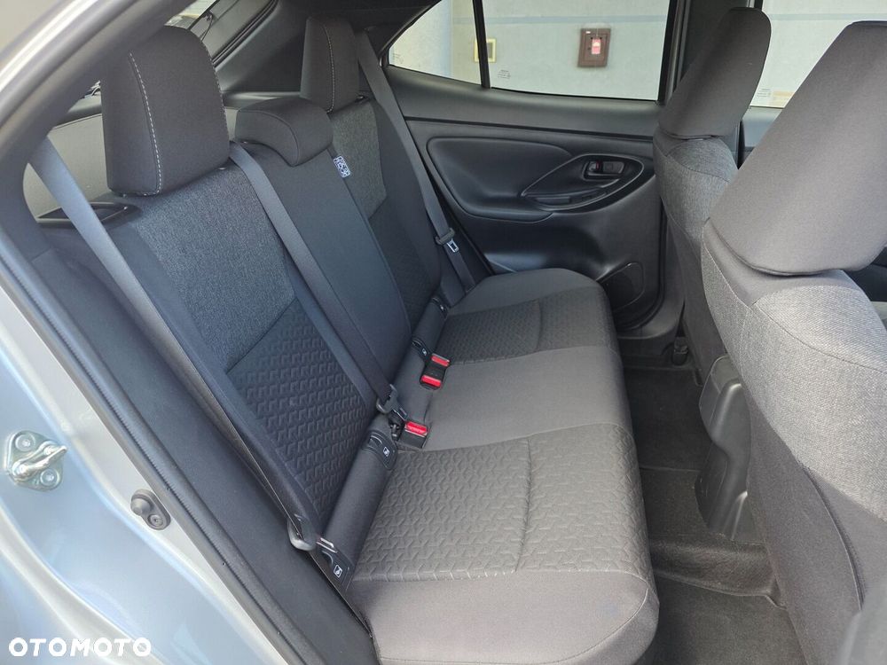 Toyota Yaris Cross Hybrid 1.5 Comfort 4x4 - 21