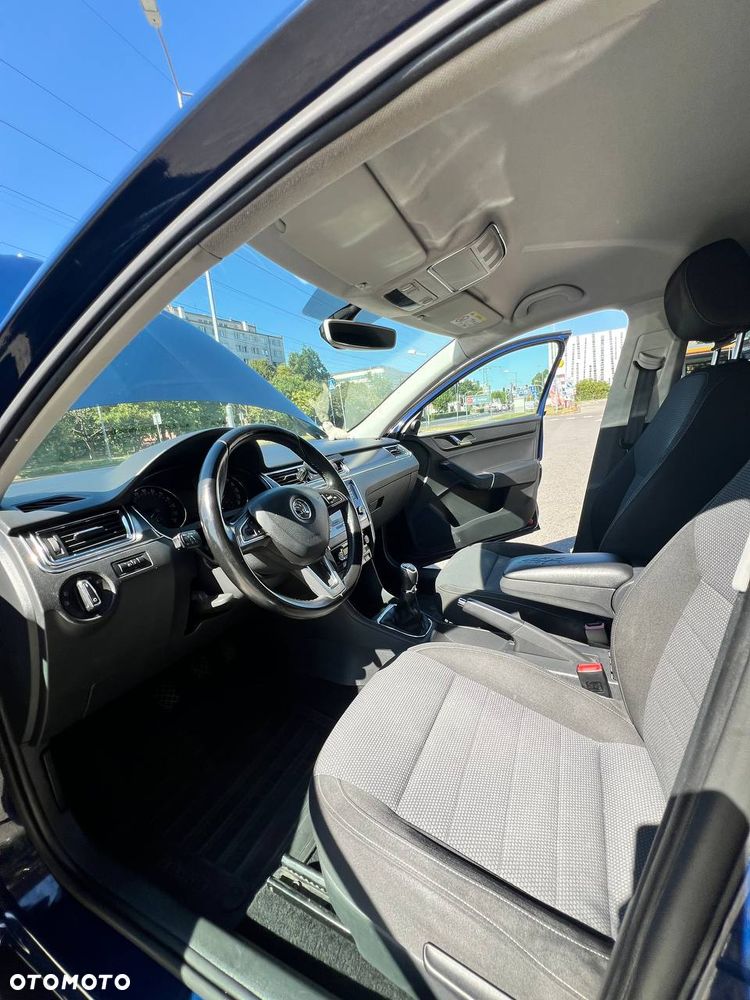 Skoda RAPID Spb 1.6 TDI DPF Style - 23
