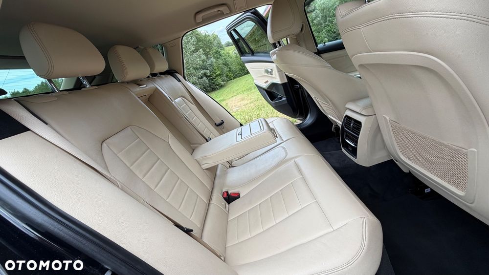 BMW Seria 3 318d Edition M Sport Shadow - 26