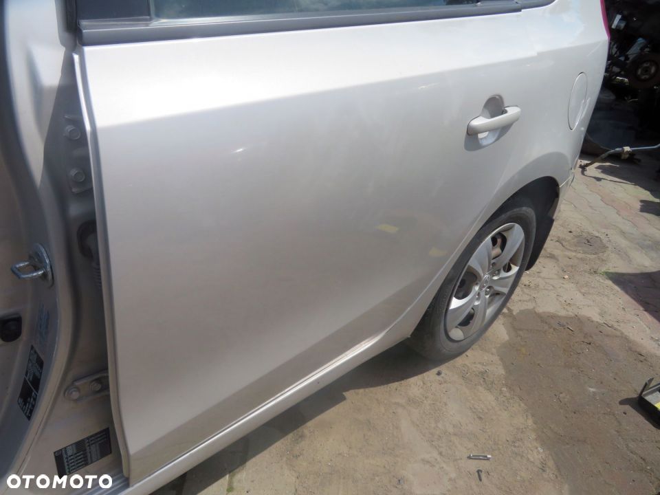 DRZWI TYLNE LEWE I30 I KOMBI QU  SREBRNY HYUNDAI 2007-2010 - 2