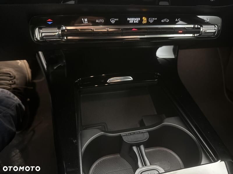 Mercedes-Benz CLA 200 7G-DCT - 17