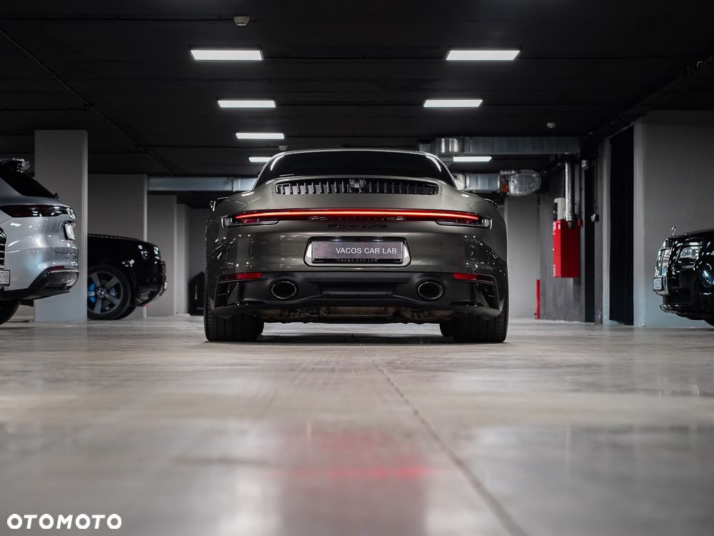 Porsche 911 Targa 4 GTS - 15
