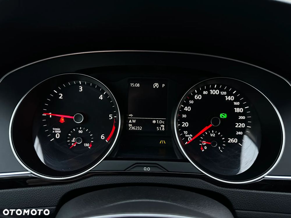 Volkswagen Passat - 25