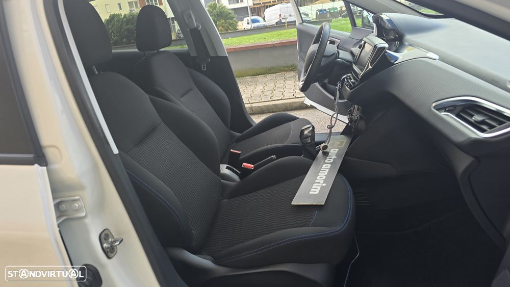 Peugeot 208 1.5 BlueHDi Signature - 23