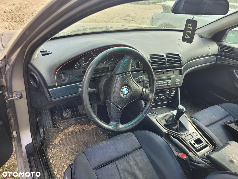 BMW E39 SEDAN fotel fotele kanapa deska kokpit podsufitka boczek boczki klamka podłokietnik licznik prędkościomierz panel - 2