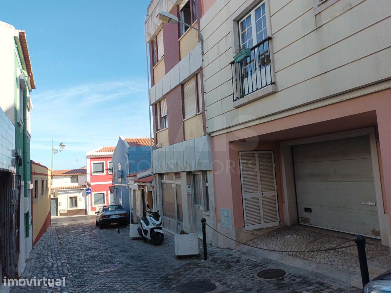 Prédio de habitação no centro de Vila Franca de Xira. - Grande imagem: 2/20