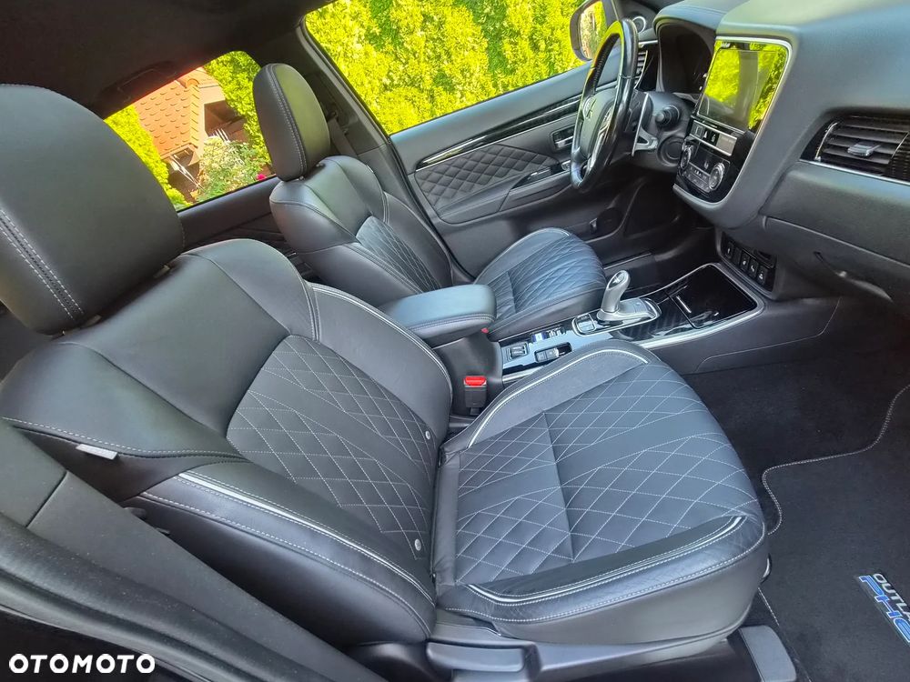 Mitsubishi Outlander - 25