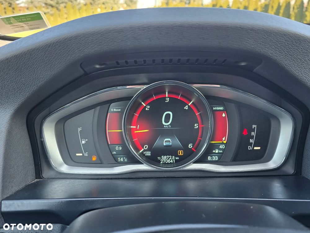Volvo V60 D6 AWD Plug-in Hybrid R-Design Summum - 40