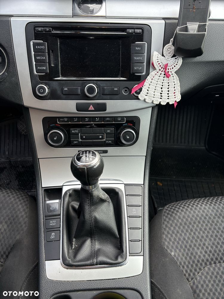 Volkswagen Passat - 8