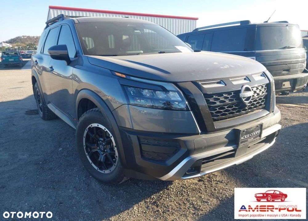 Nissan Pathfinder - 1