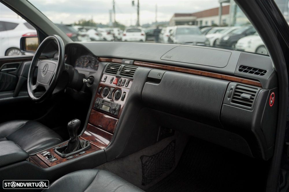 Mercedes-Benz E 220 CDI Classic - 23