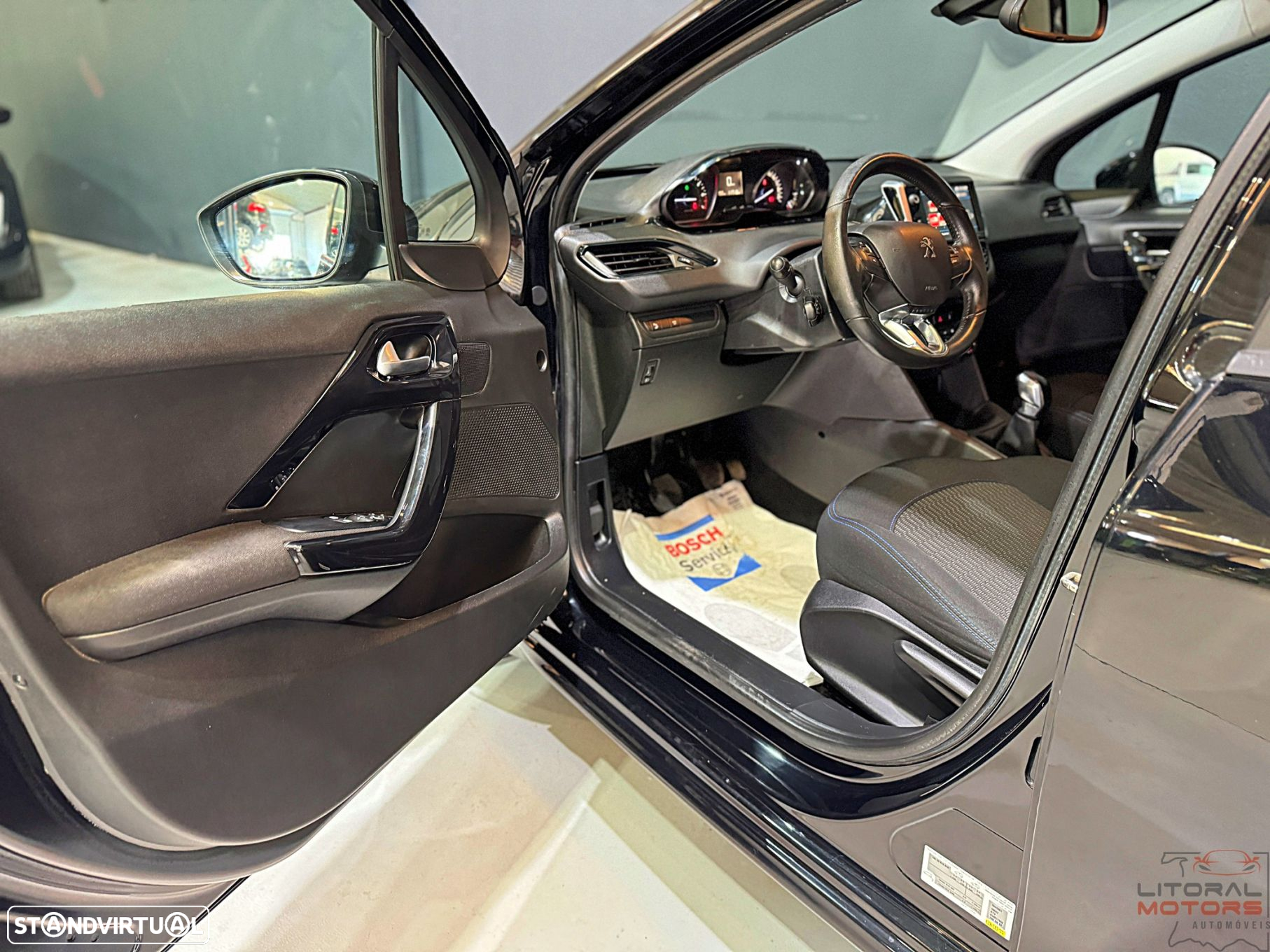 Peugeot 208 1.2 PureTech Signature - 13