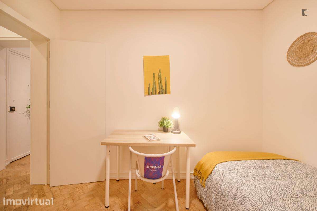 Quarto - localizado em Roma-Areeiro Lisbon - Grande imagem: 4/24