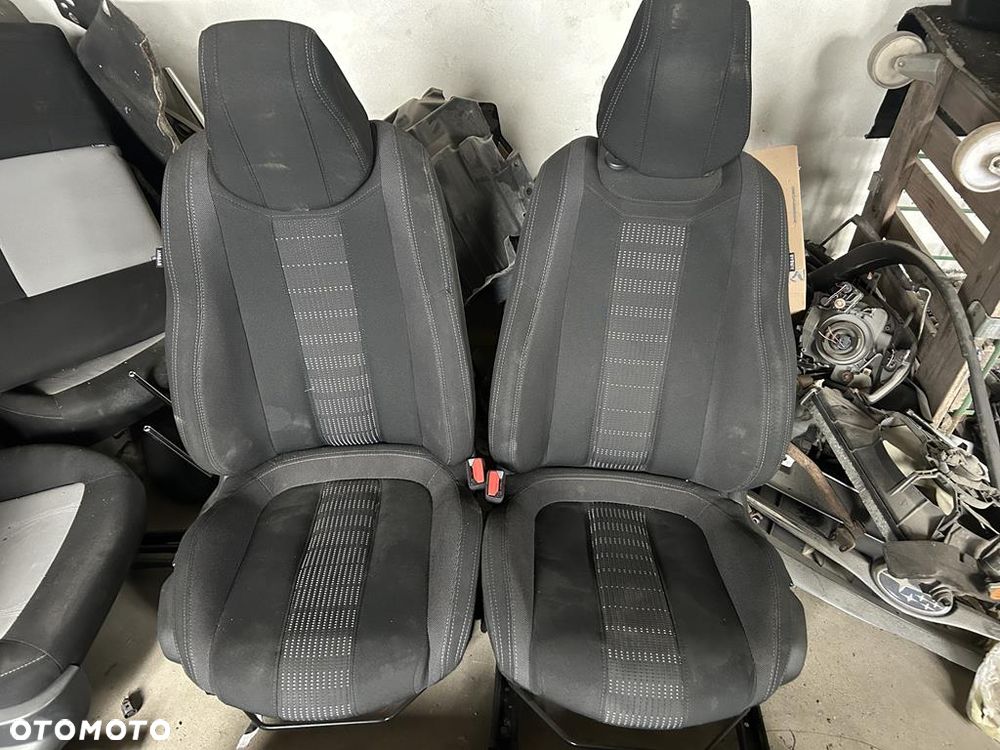 Fotele kanapa siedzenia komplet Peugeot 308 T9 HB