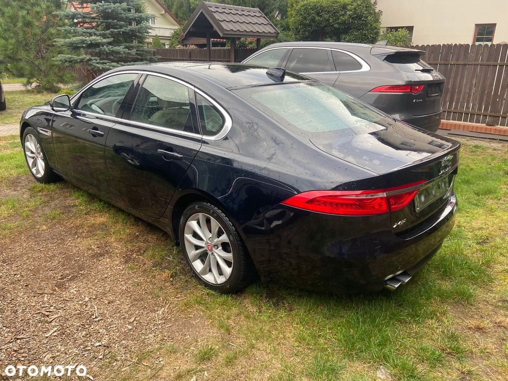 Jaguar XF 20d Portfolio - 8
