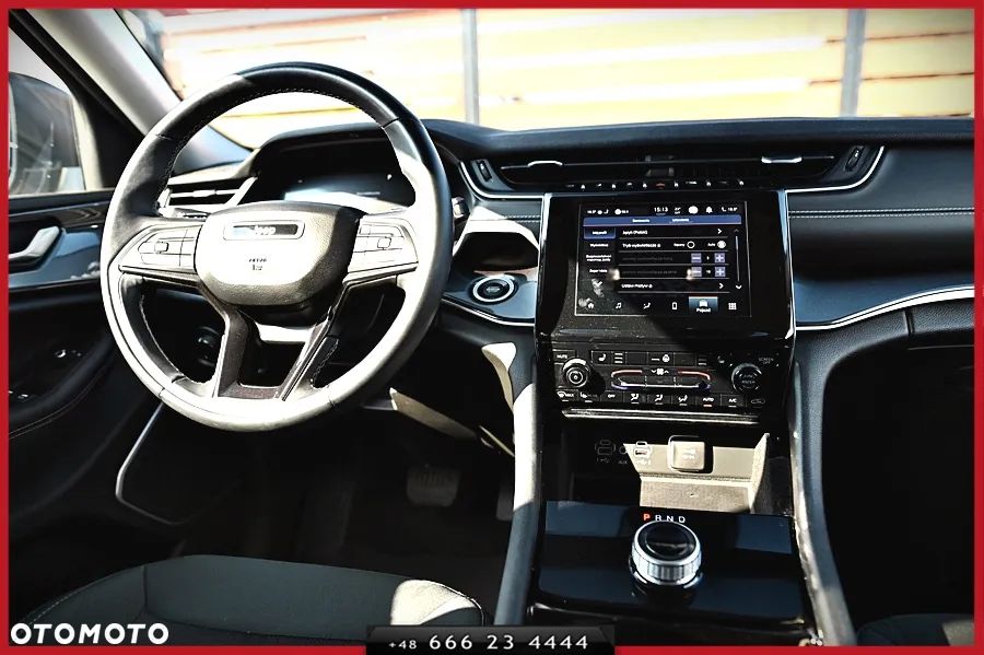 Jeep Grand Cherokee - 23