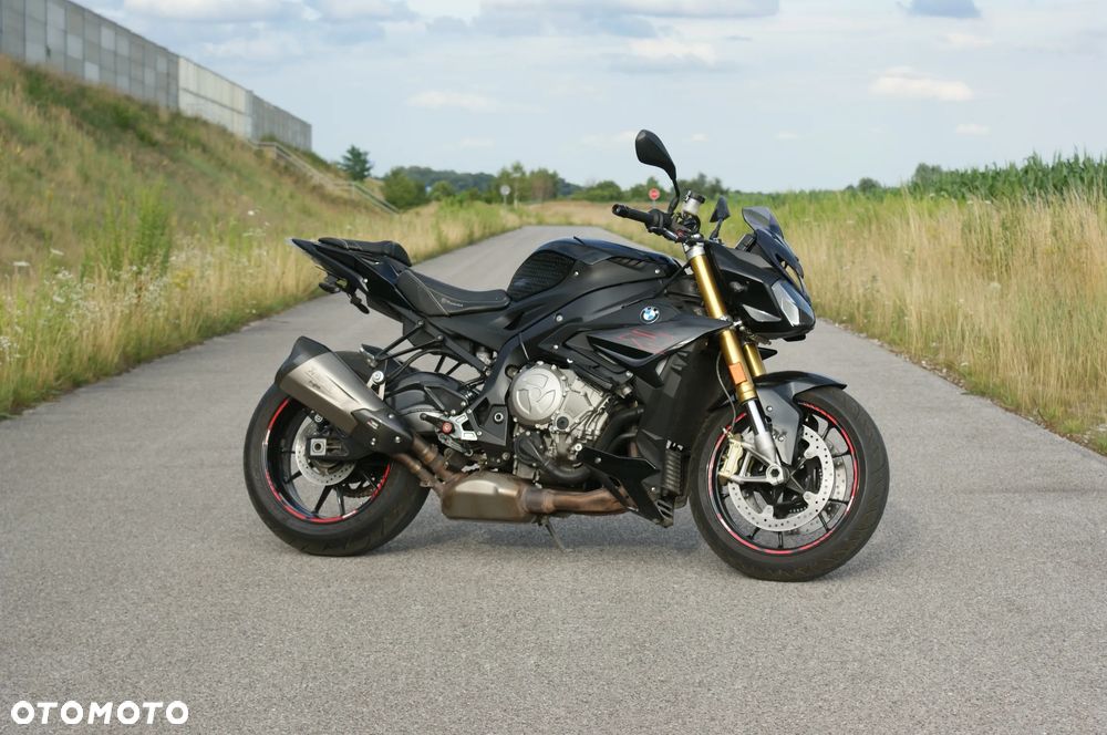 BMW S - 1