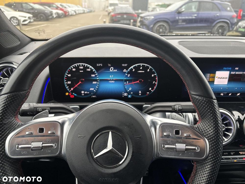 Mercedes-Benz GLB 200 4-Matic AMG Line 8G-DCT - 14