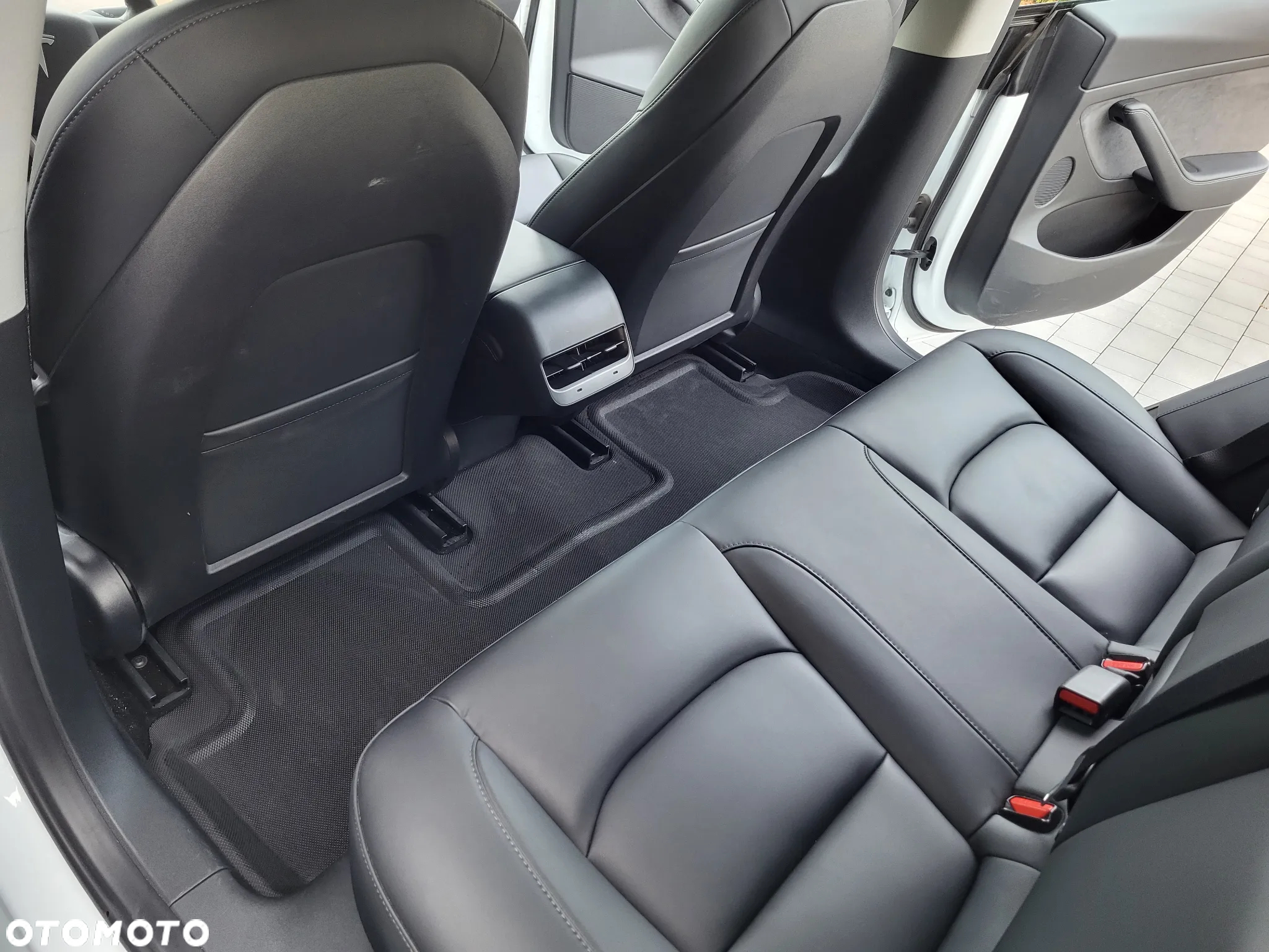 Tesla Model 3 - 30