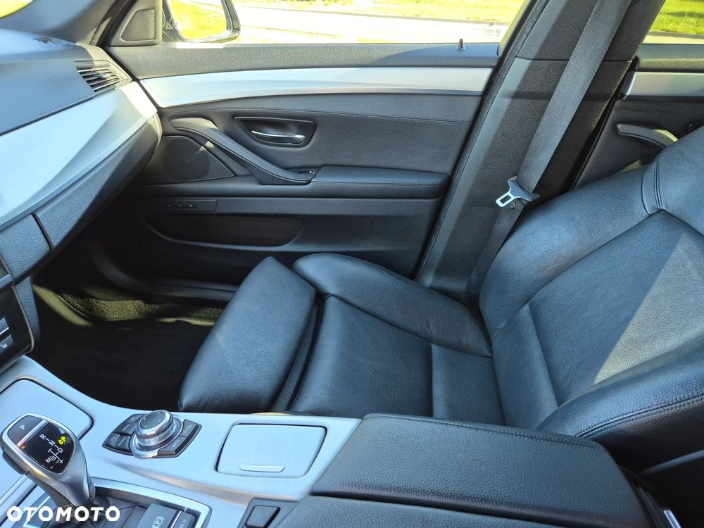BMW Seria 5 530d xDrive Sport-Aut Modern Line - 19