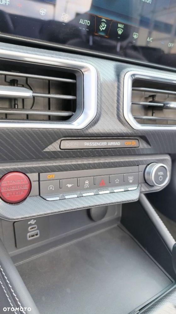 Ford Mustang - 25