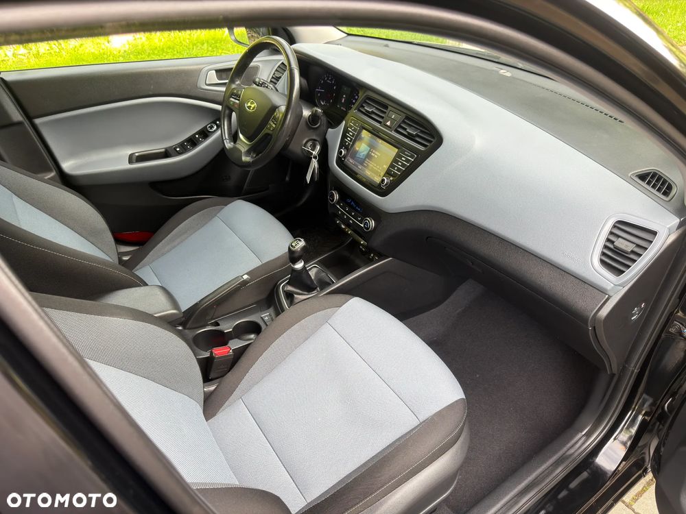 Hyundai i20 1.2 YES Gold - 14