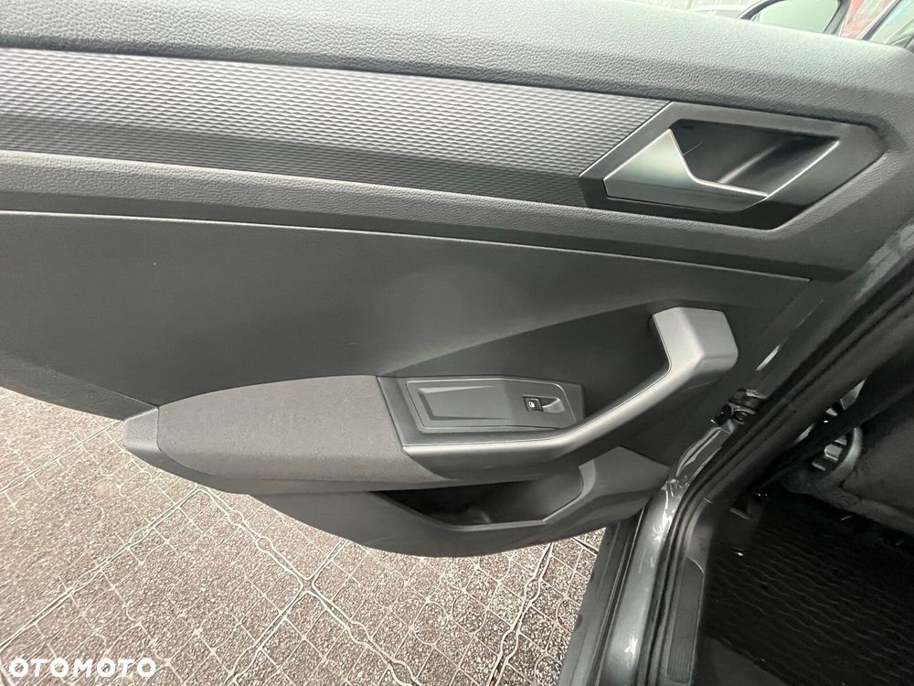 Volkswagen T-Roc - 17