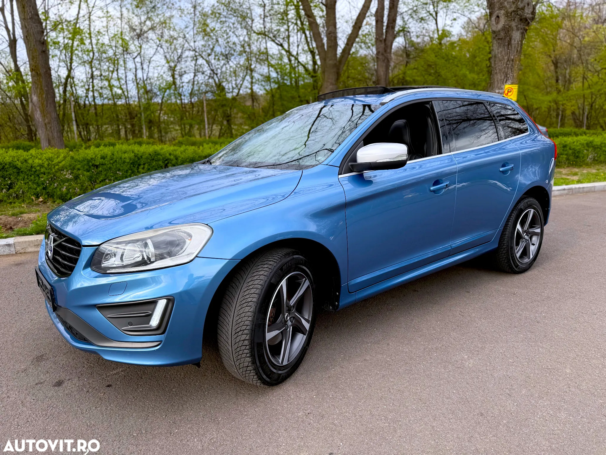 Volvo XC 60 D5 AWD Geartronic Kinetic - 4