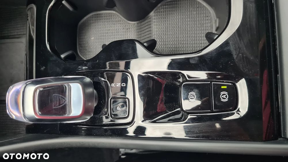 Volvo XC 40 B5 AWD Ultimate Dark - 26