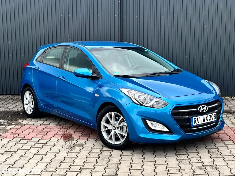 Hyundai i30 blue 1.6 CRDi Passion - 2