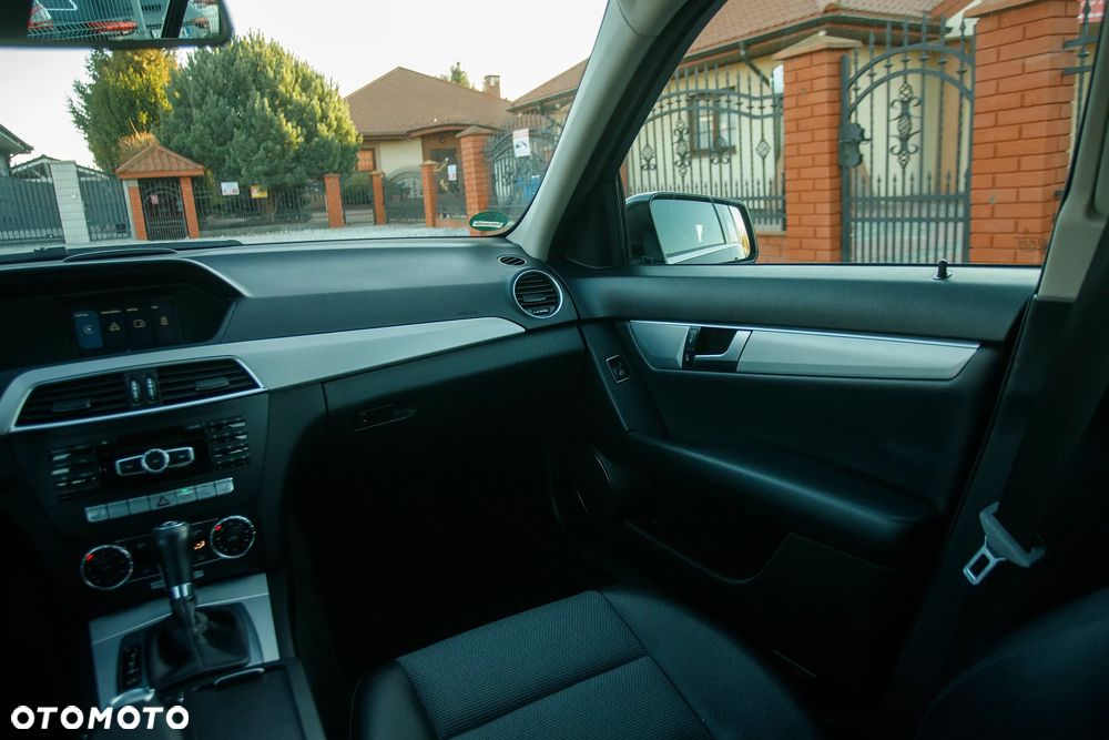 Mercedes-Benz Klasa C 200 (BlueEFFICIENCY) 7G-TRONIC Avantgarde - 22