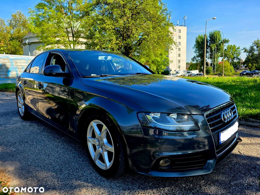 Audi A4 Limousine - 1
