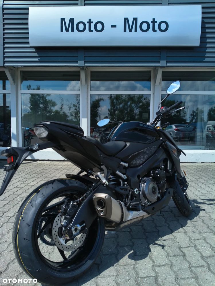 Suzuki GSX - 7