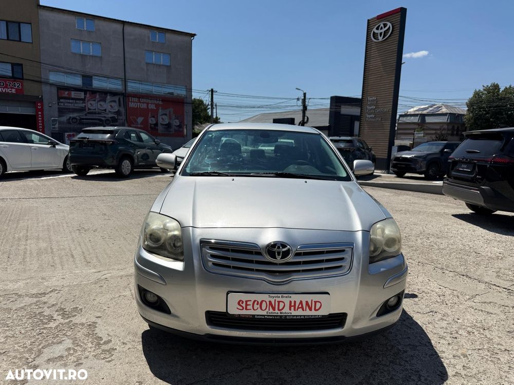Toyota Avensis 1.6 Sedan Terra - 17