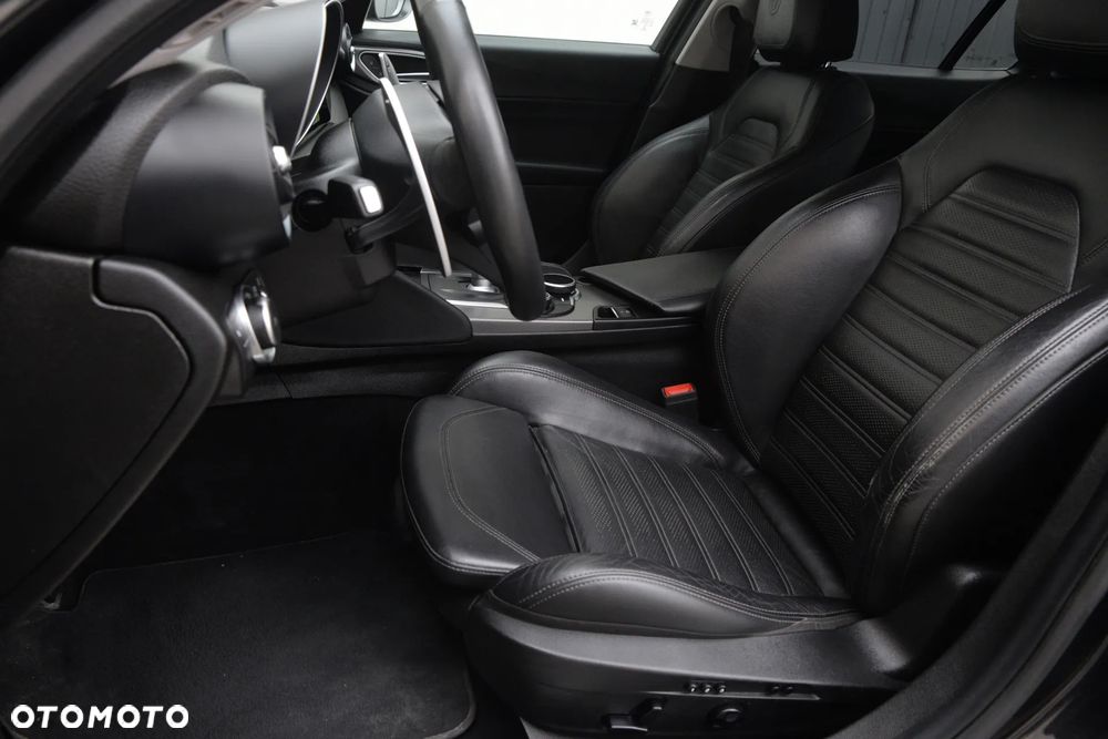 Alfa Romeo Giulia - 31