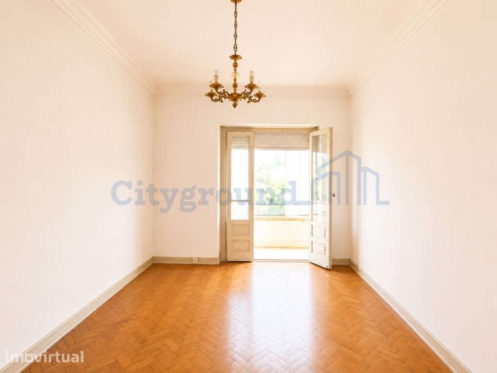 Excelente apartamento T2 remodelado junto ao Alto de Santo Amaro - Grande imagem: 2/21