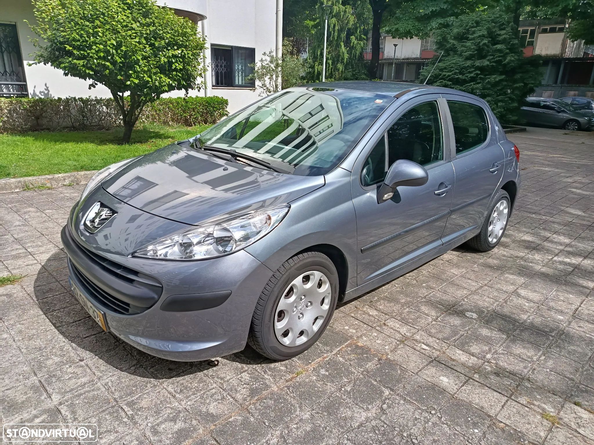 Peugeot 207 - 1