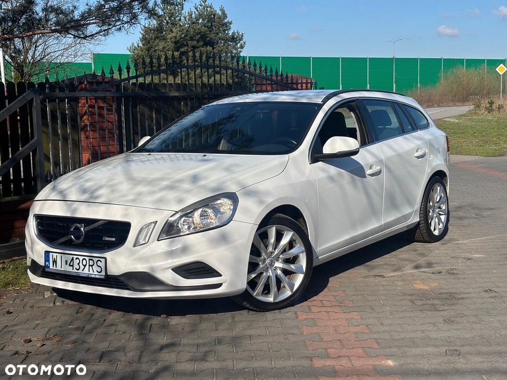 Volvo V60 D3 R-Design - 1