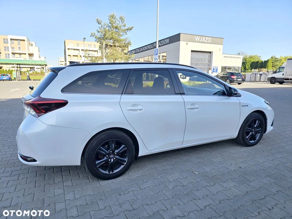 Toyota Auris Hybrid 135 Prestige - 16