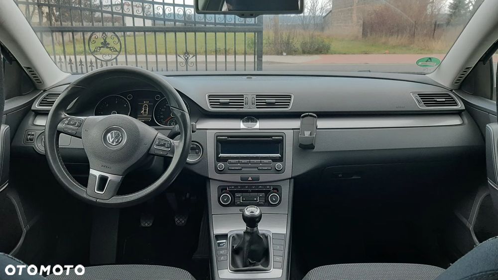Volkswagen Passat 1.6 TDI Comfortline - 6