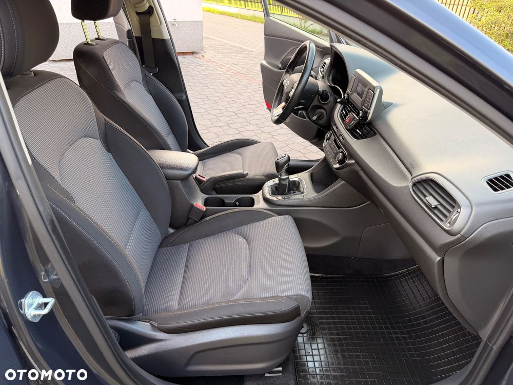 Hyundai i30 1.5 DPI Classic + - 21