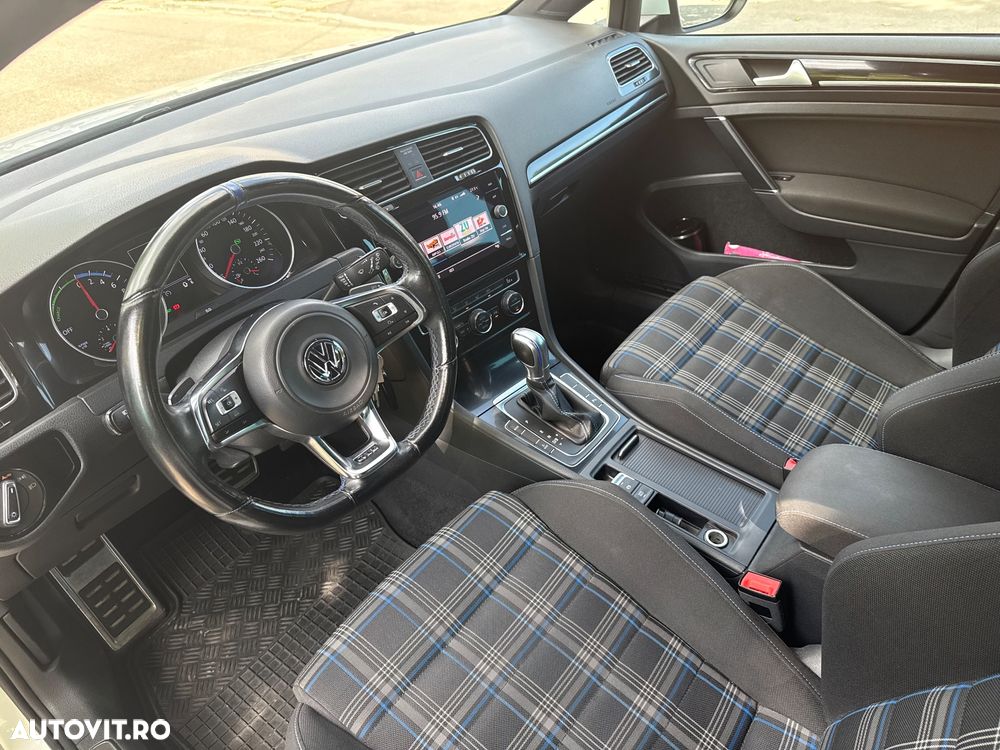Volkswagen Golf - 21