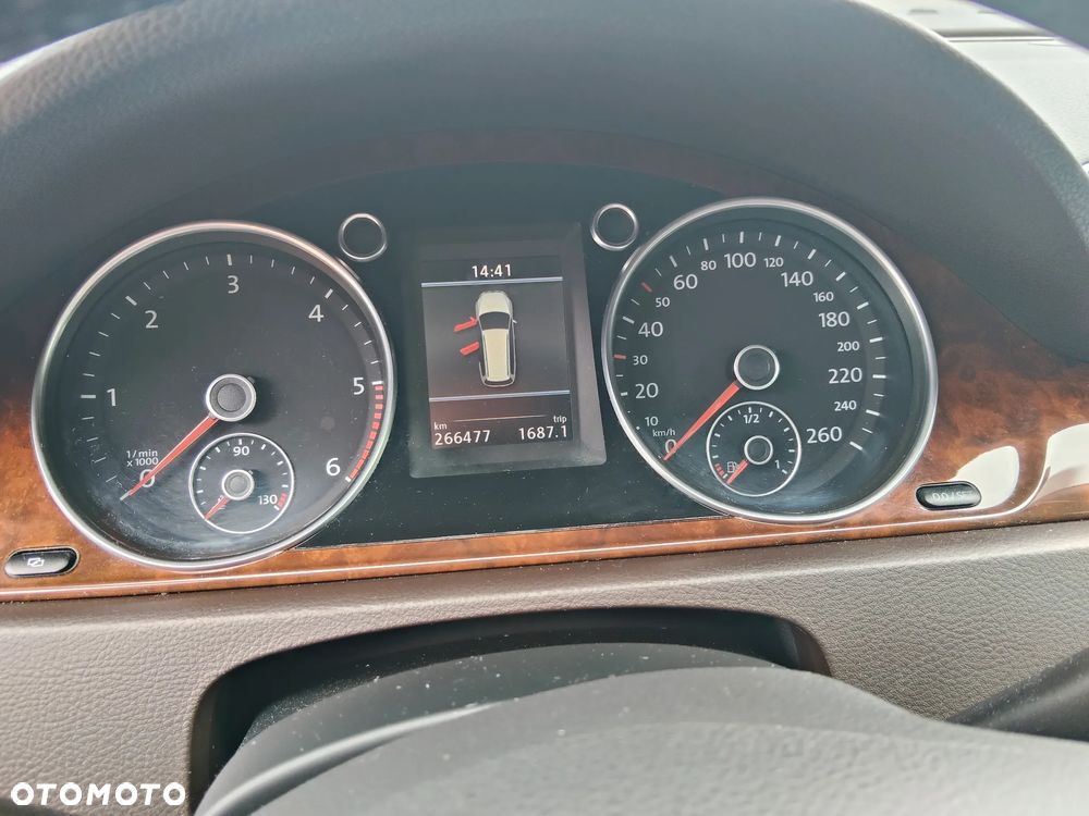 Volkswagen Passat 2.0 TDI DSG BlueMotion Technology Highline - 13