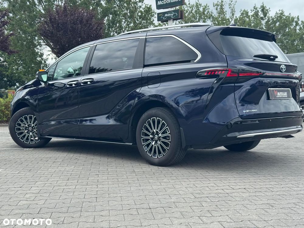 Toyota Sienna - 3