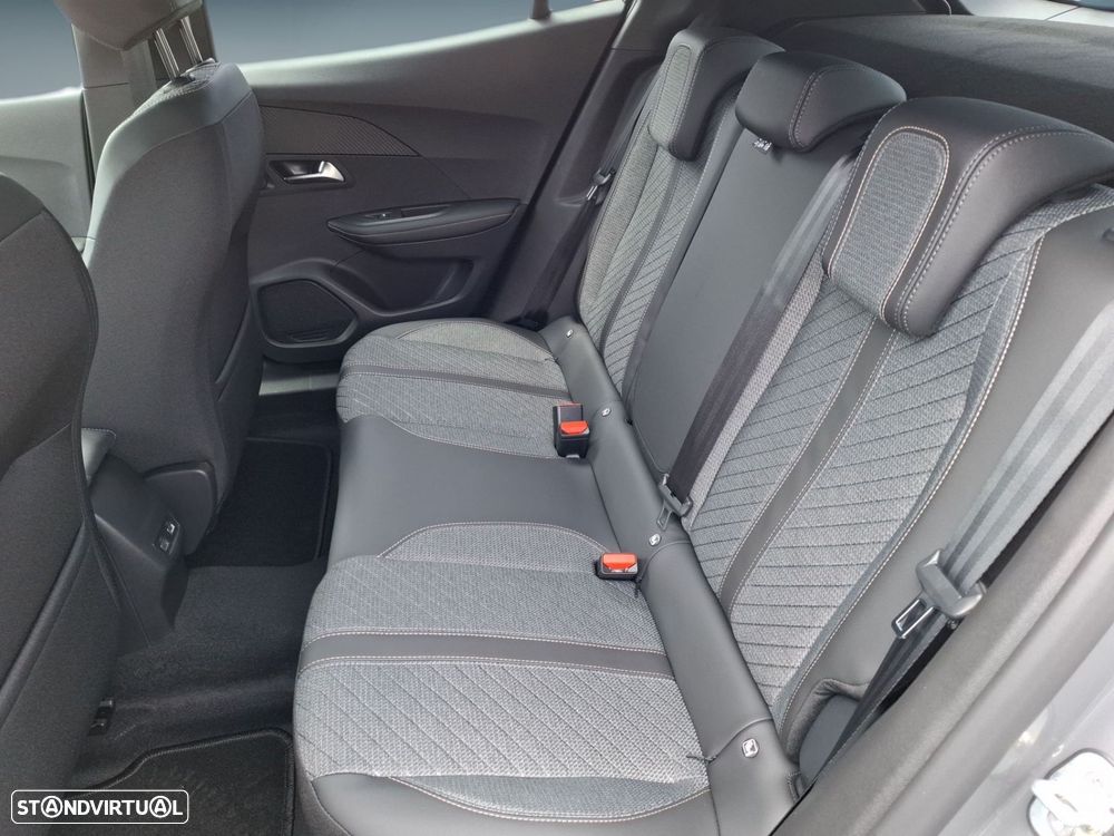 Peugeot 2008 1.2 PureTech Allure - 12