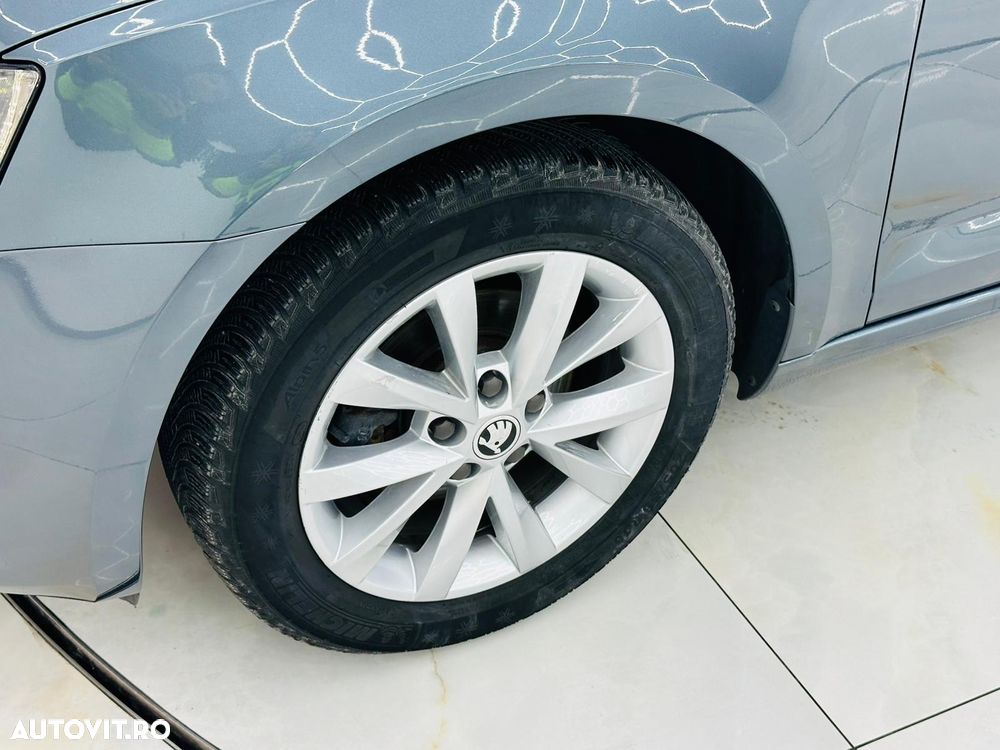 Skoda Octavia Combi 1.6 TDI DSG Premium Edition - 9