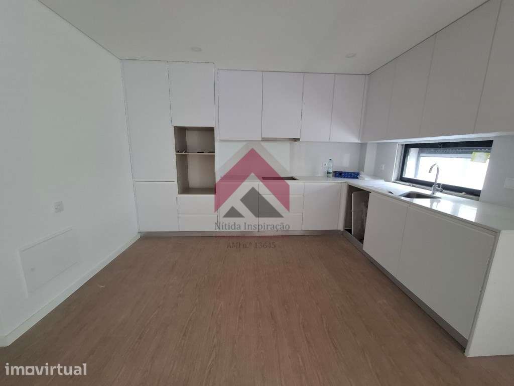 Apartamento T2 + Terraço no R/Chão em Esgueira, Aveiro - Grande imagem: 2/43