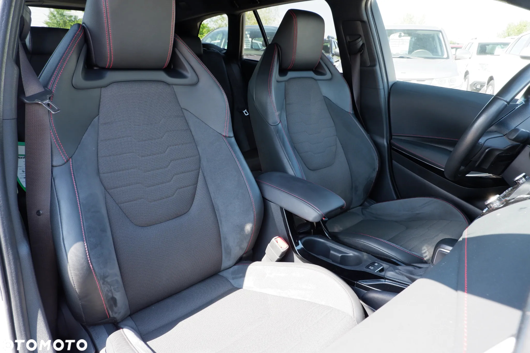 Toyota Corolla 2.0 Hybrid Executive - 10